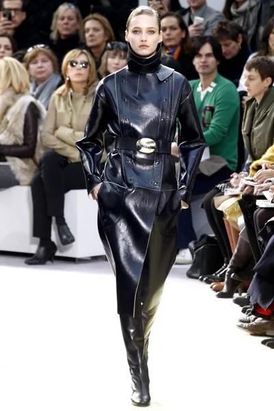 Look 11